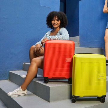 מזוודה קשיחה קטנה למטוס 20 American Tourister Aerostep 23