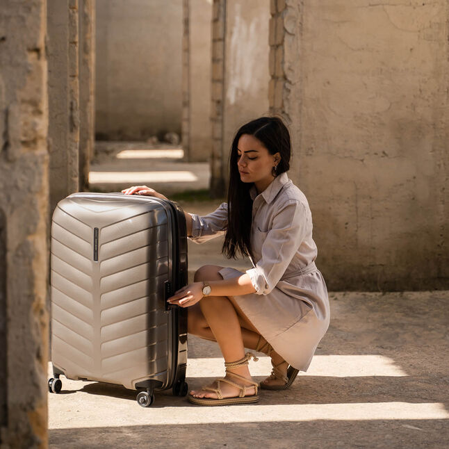 מזוודה חזקה במיוחד סמסונייט Samsonite Attrix חולית 1