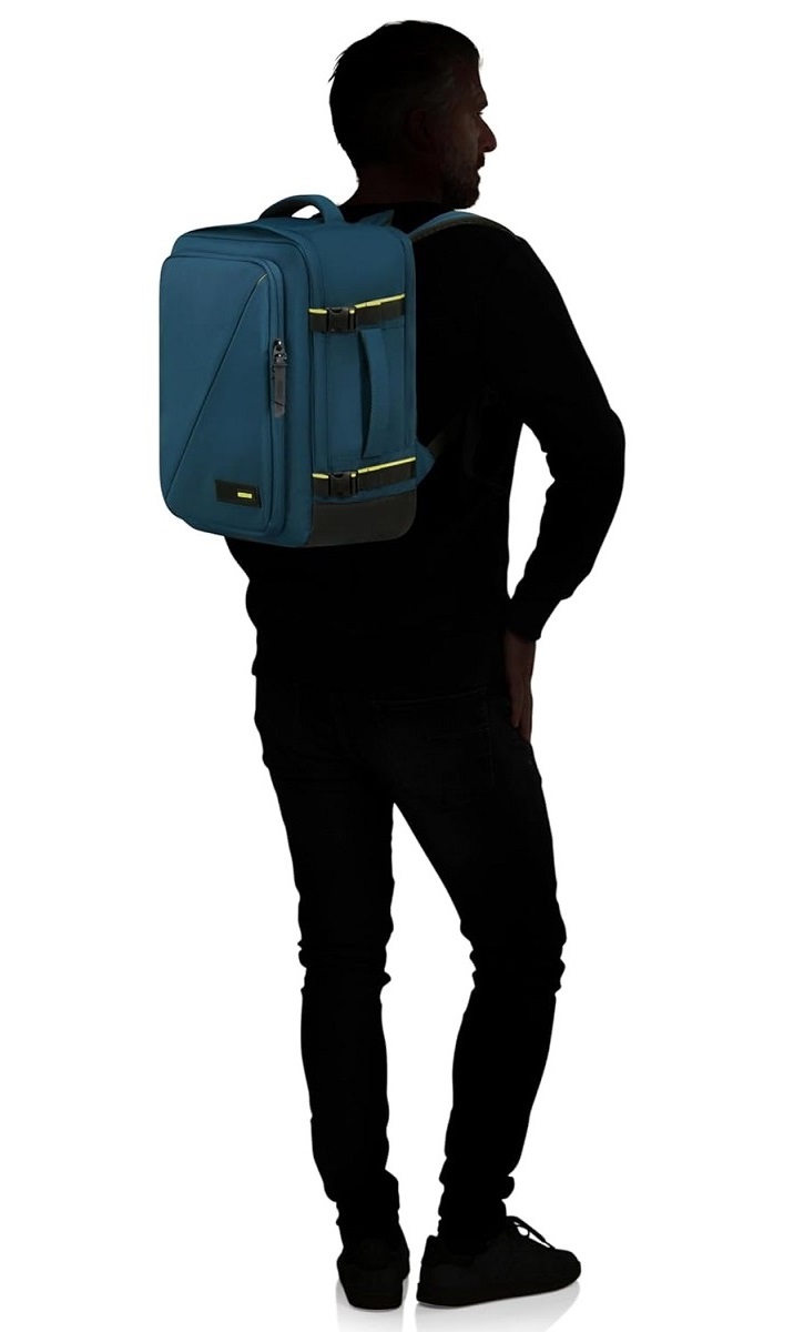 תיק גב לנסיעות לואו קוסט American Tourister Take2Cabin 13