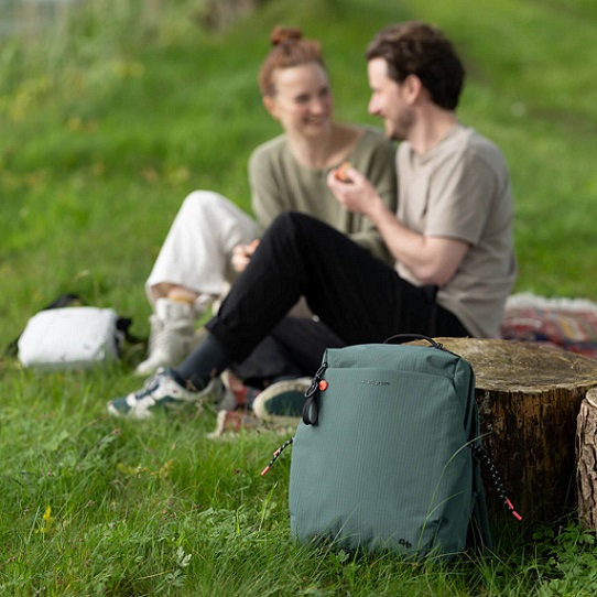 תיק גב לאישה למחשב עד 14 Hedgren String Akira 9 תיק גב לאישה למחשב עד 14 Hedgren String Akira 9